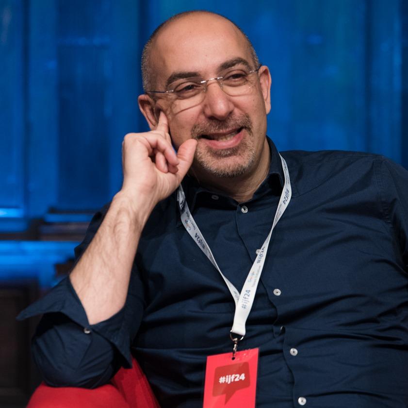 Dal cittadino al creatore: progettare e formare assistenti virtuali con l'IA generativa, avvento degli agenti consapevoli